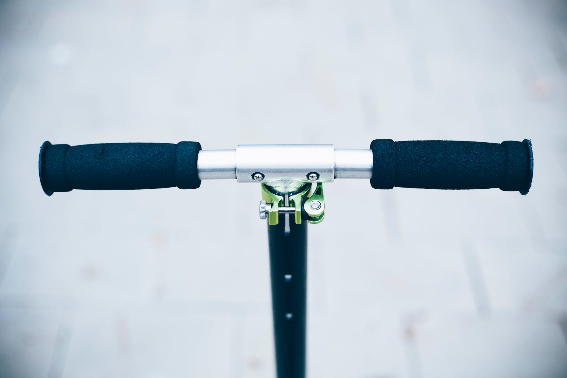 Scooter-pexels-markus-spiske-1731751